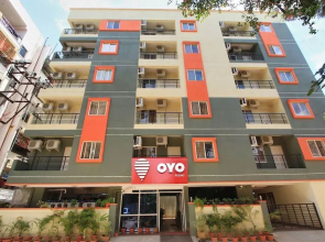 OYO 9653 Ample Premium Suites