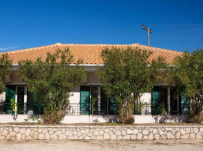 Spacious Studios Lefkada Mountain View Near Beach