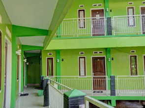 OYO Life 92919 Kost Wijaya Kusuma Lake Syariah