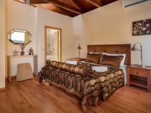 Cozy Holiday Home With Pool and Whirlpool in Maheri