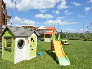 Hotel Golden Lake Resort