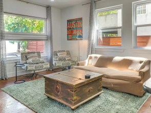 Cowboy Pool & Balcony: Home 1 Mi to Dtwn Austin!