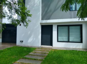 Hermoso y amplio duplex de categoría, excelente ubicacion, zona residencial