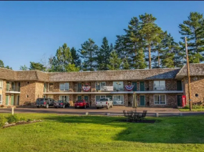 Budget Host Cloverland Motel