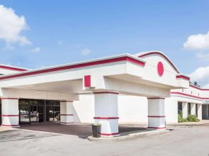 Travelodge Peoria Hotel And Conference Center