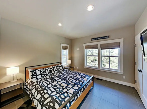 New Listing! Riverfront Dream - Walk To Beach! 6 Bedroom Home