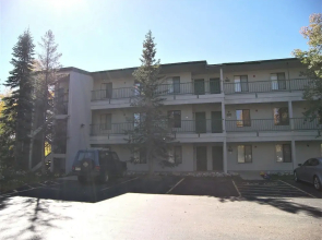 Saltlick 2 bed 2 bath 2 Br condo by RedAwning