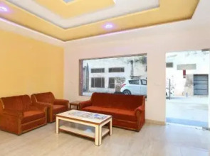 OYO 22238 Hotel Baaz
