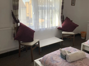 Cardigan House - Avad