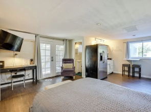 5 Mi to Dtwn: Pet-friendly Phoenix Studio w/ Yard