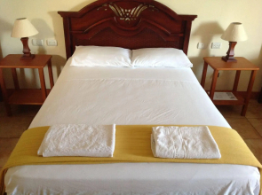 Gloria-Galápagos Inn