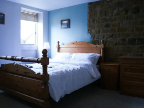The Hollybush Inn