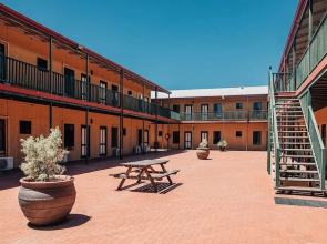 Settlers Hotel York