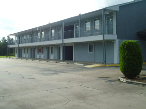 Super 6 Inn