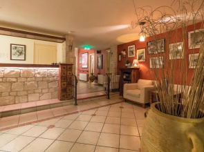 Hill View Restaurant & Apartments