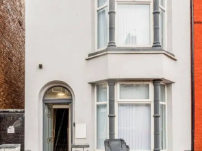 Immaculate 4-bed House Near Anfield and Goodison