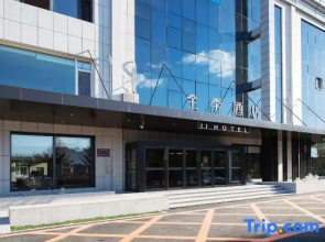 Changchun Guanggu Avenue Hotel throughout the season