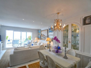 Luxury House with Private Chill Out