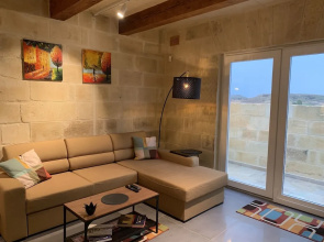 Heritage Living Apartment With Spectacular Views