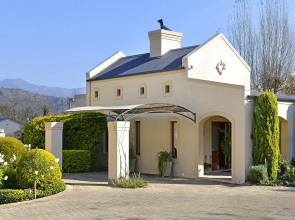 Petit Plaisir is a Romantic Self-catering Cottage on the Side of the Village no1