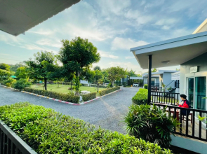Baan Ruay Suk Resort Lopburi