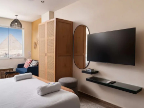 Jacuzzi Studio @ The Pyramids Free Airport Pickup