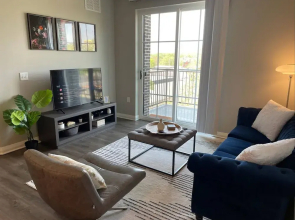 Skyline View 2BR w Balcony Free Parking W D