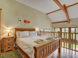 Charming apartment in Bampton with Jacuzzi