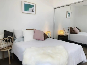 Modern 2 Bedroom Palm Beach Apartment With Ocean Views