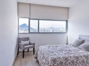 Apartment pool and gym. 6 pers. 1 KSB, 2SB, 1 TwinB, 2BTH by Mty. Living