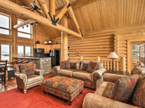 Rustic Livingston Home w/ Deck + Mtn Views!