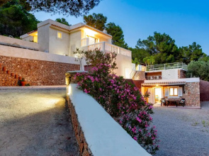 Villa in Ibiza Town, sleeps 6 - Can Damia