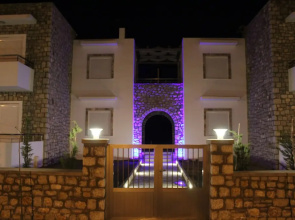 Haraki Stone Apartments
