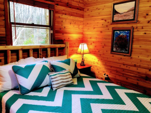 Bear With Us - Two Bedroom Cabin