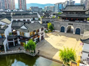 Maitreya Chizhiquan Hot Spring Hotel (Maitreya Honghe Water Township)