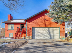 Walk to Cabriolet Lift! 3,600-sq-ft Family Home