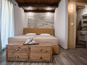 Dreamcatcher Villa Outdoor Indoor Pool hot tub