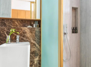 Отель Voco Dubai Monaco The Heart of Europe