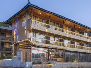 Lugu Lake 97 Rendezvous Lakeside Resort (Puluo Flower Sea Wharf Branch)