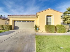 2 Mi to Empire Polo Club: Indio Home w/ Fireplace!