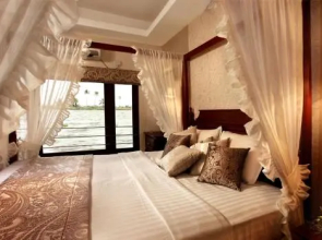 Dona House Boats at Alappuzha (Alleppey Backwaters)