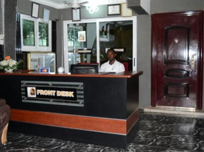 Biney's Apartment Hotel