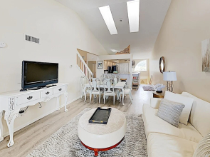 New Listing! Luxe Resort W/ Bay View & Pools 3 Bedroom Condo