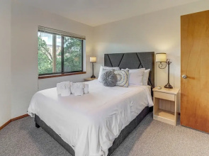 2 Mi to Uptown Sedona: Home w/ Hot Tub & Fire Pit!