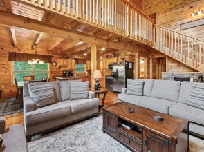 Triple Mountain View Stunning 4 BDR Cabin w/ Private Hot Tub, Game Room