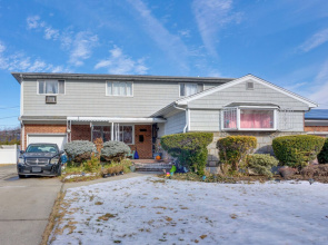 1 Mi to UBS Arena! Pet-friendly Elmont Apartment