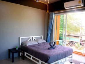 OYO 986 The Studio Kohchang