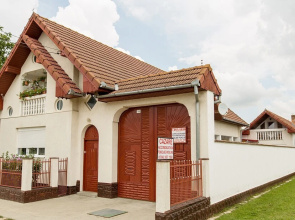 Casa IRIS Petresti