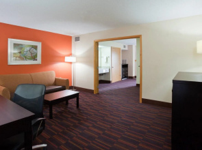 AmericInn by Wyndham Shakopee Near Canterbury Park