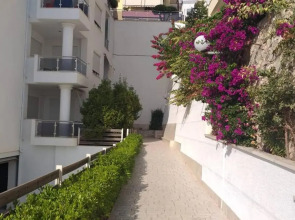 White Apartment - Green